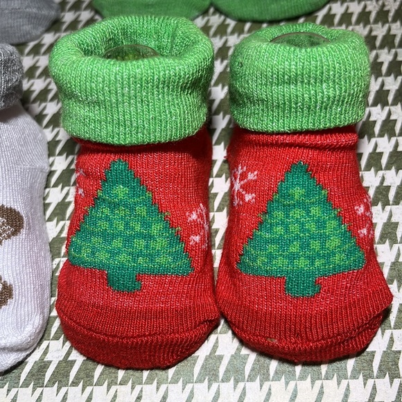 NWOT BABY BOOTIES/socks. - Picture 3 of 5